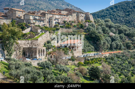 Landschaftliche Sehenswürdigkeit in Sermoneta, mittelalterliches Dorf in der Provinz Latina, Italien Stockfoto