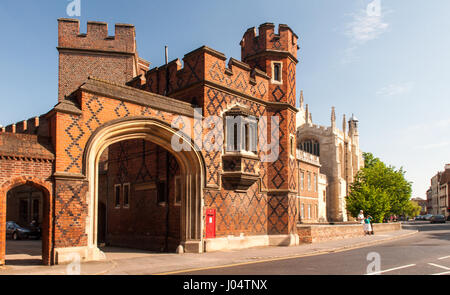 Eton, England, UK - 22. April 2011: Der Eingang zum Weston Hof, Teil der exklusiven Privatschule Eton College. Stockfoto