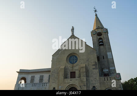 Unsere Liebe Frau von Penha Kapelle und Sonnenuntergang Himmel Wahrzeichen von Macau in Macau china Stockfoto