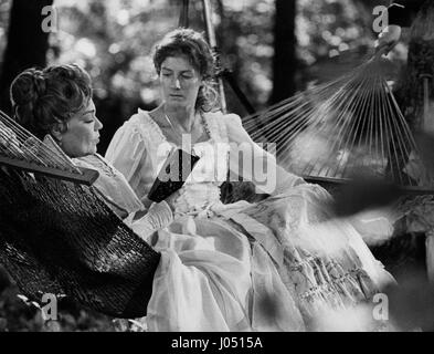 VANESSA REDGRAVE und Simone Signoret Schauspielerin während der Aufnahme Film Chekov Möwe in Ekerö Stockholm 1965 Regisseur Sidney Lumet Stockfoto