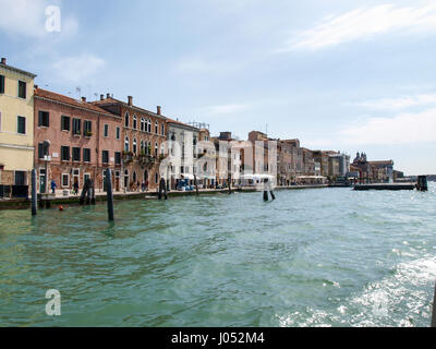 Venezia, Italien - 17. Mai 2016: Grachten und historischen Gebäude der venezianischen Lagune. Stockfoto