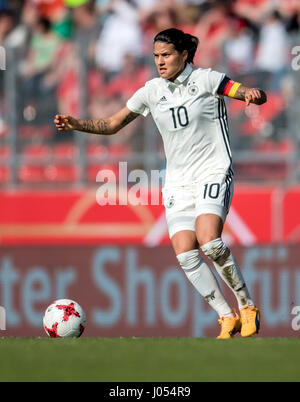 Erfurt, Deutschland. 9. April 2017. Deutschlands Dzsenifer Marozsan in Aktion während der internationalen Frauen Freundschaftsspiel zwischen Deutschland und Kanada im Steigerwaldstadion Stadion in Erfurt, Deutschland, 9. April 2017. Foto: Thomas Eisenhuth/Dpa-Zentralbild/ZB/Dpa/Alamy Live News Stockfoto