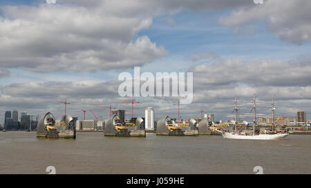 Greenwich, London, UK. 10. April 2017. Die Tall ship Christian Radich, Baujahr 1937, auf ihrem Weg nach oben die Themse heute zur Teilnahme an kommenden Wochenende groß Schiffe Regatta in Greenwich in South East London abgebildet. Bildnachweis: Rob Powell/Alamy Live-Nachrichten Stockfoto