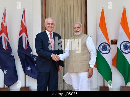 Neu-Delhi, Indien. 10. April 2017. Der indische Premierminister Narendra Modi grüßt australische Premierminister Malcolm Turnbull in Hyderabad Haus 10. April 2017 in Neu-Delhi, Indien. Bildnachweis: Planetpix/Alamy Live-Nachrichten Stockfoto