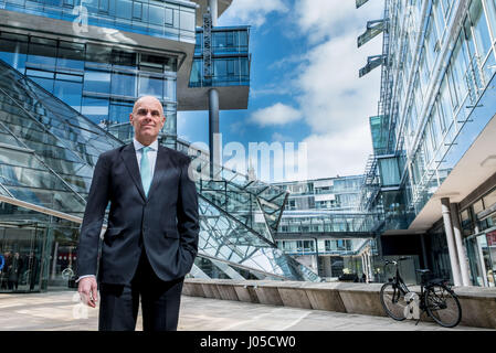 Hannover, Deutschland. 6. April 2017. Thomas Buerkle, Vorsitzender der norddeutschen Landesbank Girozentrale (Nord deutsche Landesbank NORD/LB), fotografiert vor dem Hauptsitz in Hannover, 6. April 2017. Foto: Peter Steffen/Dpa/Alamy Live News Stockfoto