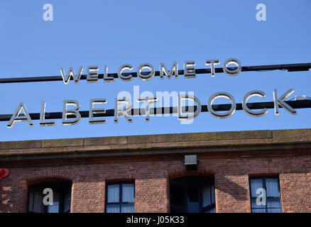 Albert Dock in Liverpool, Merseyside, designed by Jesse Hartley und Philip Hardwick.The einmal Dockland-Arbeitsbereich ist eine Attraktion für Tourismus und Freizeit Stockfoto