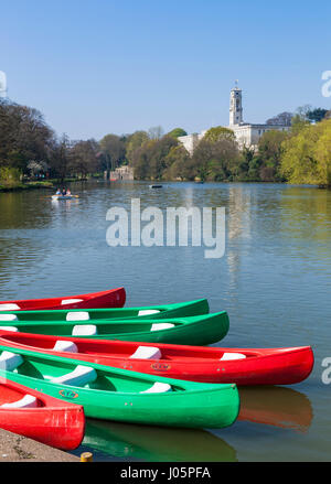 nottingham University of nottingham See Bootfahren See mit Kajaks Kanus Nottingham nottinghamshire england East midlands gb uk europa Stockfoto