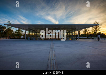 Besucher Zentrum von Stavros Niarchos Foundation Cultural Center in Athen, Griechenland. Stockfoto