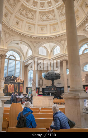 Kirche von St. Stephen Walbrook, City of London, England, nach dem Brand von London im Jahre 1666 von Christopher Wren gebaut. Stockfoto