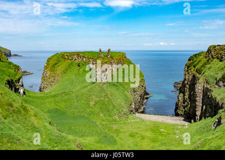 Die Ruinen von Dunseverick Castle, Causeway-Küste, County Antrim, Nordirland, Vereinigtes Königreich Stockfoto