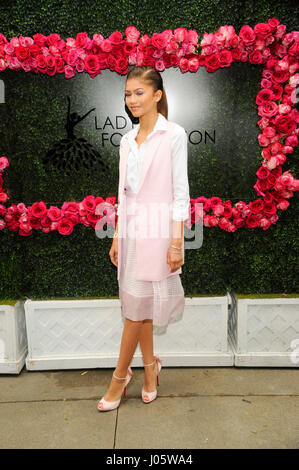 Zendaya besucht den 7. jährlichen Frauen Excellence Awards am 13. Juni 2015 im Luxe Hotel in Los Angeles, Kalifornien. Stockfoto