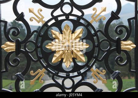 Schwarzes Eisen und Gold Gate Stockfoto