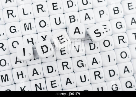 Alphabet Würfel / Buchstabe Würfel / Scrabble-Art Würfel, Rechtschreibung, das Wort "Idee" Stockfoto