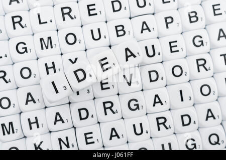 Alphabet Würfel / Buchstabe Würfel / Scrabble-Art Würfel, Rechtschreibung, das Wort "Idee" Stockfoto