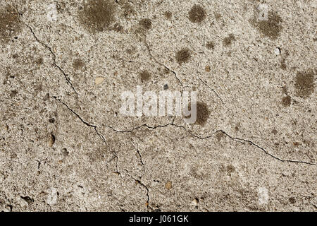 Alten Betonwand mit gerissenen Textur und Flecken. Zusammenfassung Hintergrund. Stockfoto