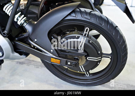 Hinten-Rad-Elektro-Motorrad mit einem Motor im Inneren Stockfoto