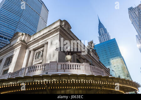 Veranda und Dach außen zeigt einen Adler auf einem Globus über grand Central terminal Stockfoto