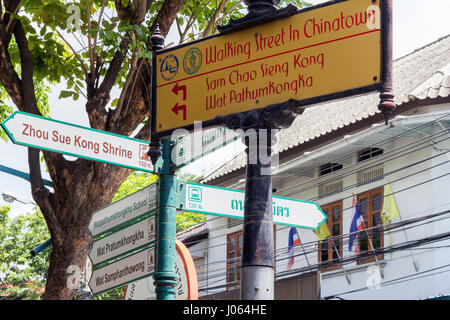 Touristischen Wegweisern in Chinatown, Bangkok, Thailand Stockfoto