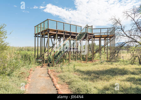 CAMDEBOO NATIONAL PARK, Südafrika - 22. März 2017: das Spiel Aussichtsplattform im Nqweba Camp neben der Nqweba-Damm Stockfoto