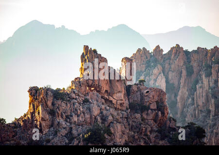 Eine wunderschöne Felslandschaft in Les Calanches de Piana auf der Insel Korsika, Frankreich. Stockfoto