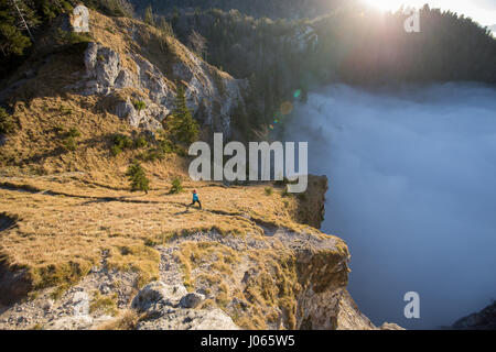 Ein Bergläufer auf dem schönen Nockstein Berg in Salzburg, Österreich. Stockfoto