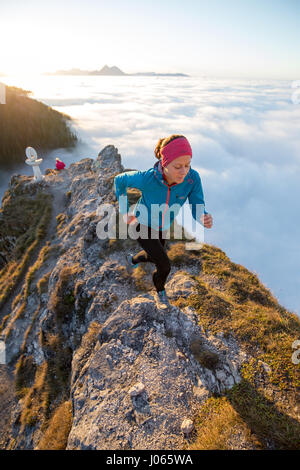 Ein Bergläufer auf dem schönen Nockstein Berg in Salzburg, Österreich. Stockfoto