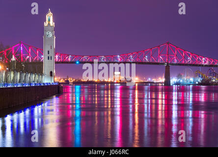 Montreal, Kanada - 9. April 2017: Jacques-Cartier Brücke testet sein neues Beleuchtungssystem erstellt von Moment Factory vor dem offiziellen Start am 17. Mai. Stockfoto