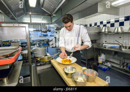 Schüler in einer Restaurant-Schule lernen, Kochen, Schweden. Stockfoto