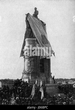 Die Enthüllung der Lee-Statue im Jahr 1890 war ein bedeutender Moment in der amerikanischen Geschichte und würdigte General Robert E. Lee, einen konföderierten General während des Bürgerkriegs. Die Statue wurde an einer prominenten Stelle platziert, was den Stolz und die Kontroverse um die konföderierten Denkmäler symbolisiert. Stockfoto