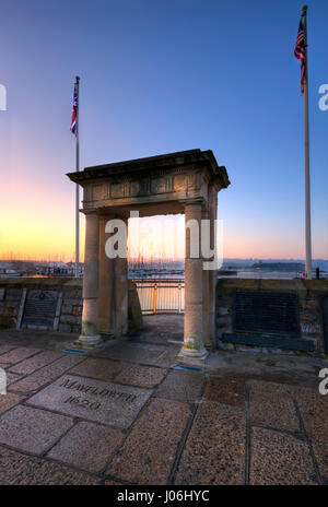 Sonnenaufgang auf der Mayflower Steps, Barbican, Plymouth UK. Stockfoto