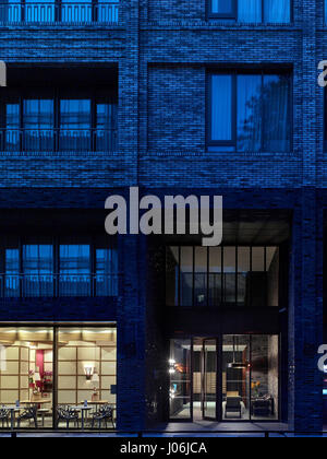 Eingang. 55 Victoria Street, London, Vereinigtes Königreich. Architekt: Steif + Trevillion Architekten, 2016. Stockfoto