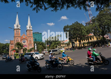 Horizontale Ansicht der Notre Dame Kathedrale in Ho-Chi-Minh-Stadt, HCMC, Vietnam. Stockfoto