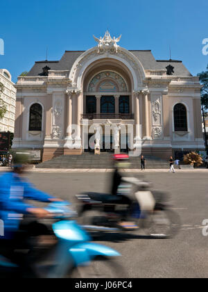 Vertikale Ansicht der Oper von Saigon in Ho-Chi-Minh-Stadt, HCMC, Vietnam. Stockfoto