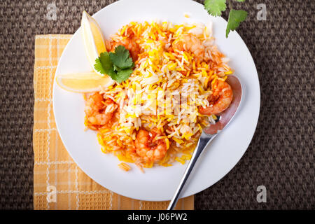 Indische Biryani mit Garnelen Stockfoto