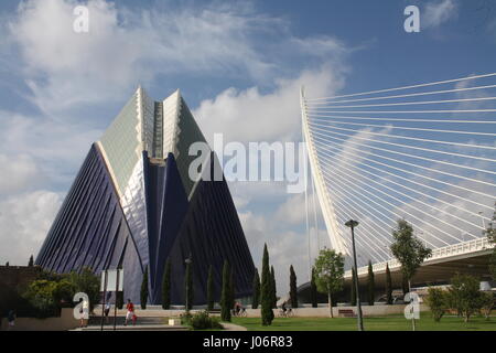 Agora und Assut de l' oder Brücke, Stadt der Künste und Wissenschaften, Valencia, Spanien Stockfoto