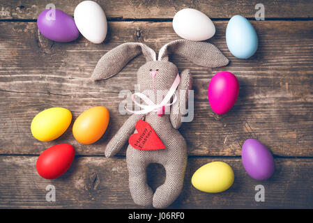 Osterhasen auf alt-Boards. Stockfoto