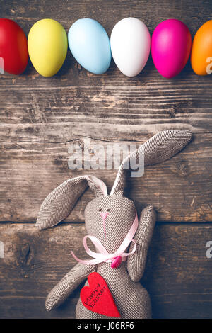 Osterhasen auf alt-Boards. Stockfoto