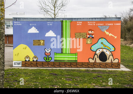 Graffitiwand isoliert auf weiss Stockfoto