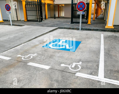 Parkplatz für Behinderte. Stockfoto