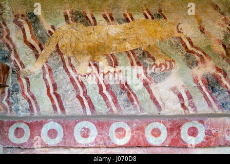 Wandbild von Puma oder Jaguar Wandbild, befindet sich auf der Straße der Toten, zwischen der Pyramide der Sonne und die Pyramide des Mondes in San Juan Teotihuacan, Stockfoto