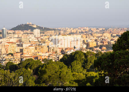 Blick auf Cagliari, Sardinien von einem Hügel malerischen Aussichtspunkt. Stockfoto