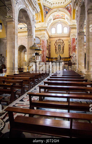 Das aufwändige innere Cagliaris Kathedrale zeigt künstlerische und historische Schätze aus dem 12. und 13. Jahrhundert.  Cagliari, Sardinien. Stockfoto