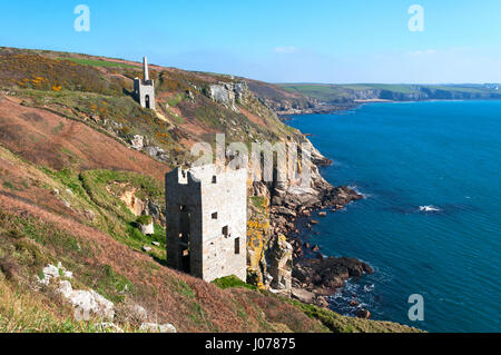 Alte Zinn-Minen auf Trewavas Head in der Nähe von Porthleven in Cornwall, England, UK. Stockfoto