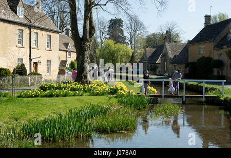 Senken Sie Schlachtung Dorf im Frühling, Gloucestershire, England, UK Stockfoto