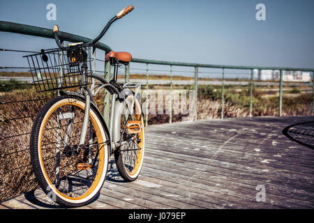 Fahrradfahren auf southern California Silver Strand. Stockfoto