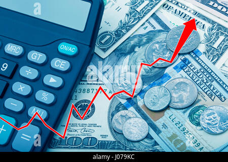 Grafik, Wirtschaft Stärkung der Usa Banknoten und Münzen mit einem Taschenrechner Stockfoto