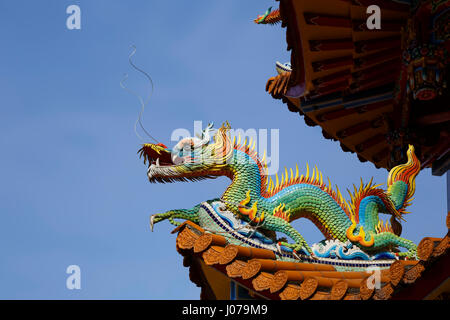 Schöne Drachen Statuen am Zizhu Tempel oder lila Bambus Tempel genannt wurde vor über 300 Jahren gebaut und wurde mehrmals renoviert Stockfoto