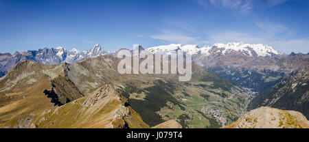 Landschaft von Zerbion Spitze, Monte-Rosa-Gruppe im Hintergrund. Ayas-Tal, Aosta, Italien Stockfoto