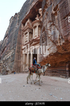 Das Finanzministerium (El Khazneh) in die alten Nabatean Stadt Petra in Jordanien. Stockfoto