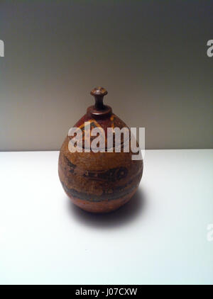 Der „romanische Schatz von MNA-Lipsanoteca de Taüll“ bezieht sich auf eine Sammlung mittelalterlicher religiöser Artefakte aus der Region Taüll in Spanien, die oft mit der romanischen Zeit in Verbindung gebracht werden. Die Gegenstände sind Teil der Kultur- und Religionsgeschichte, die im Museu Nacional d'Art de Catalunya aufbewahrt wurde und das reiche Erbe der katalanischen Region repräsentieren. Stockfoto